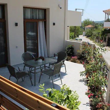 On The Rocks Aparthotel